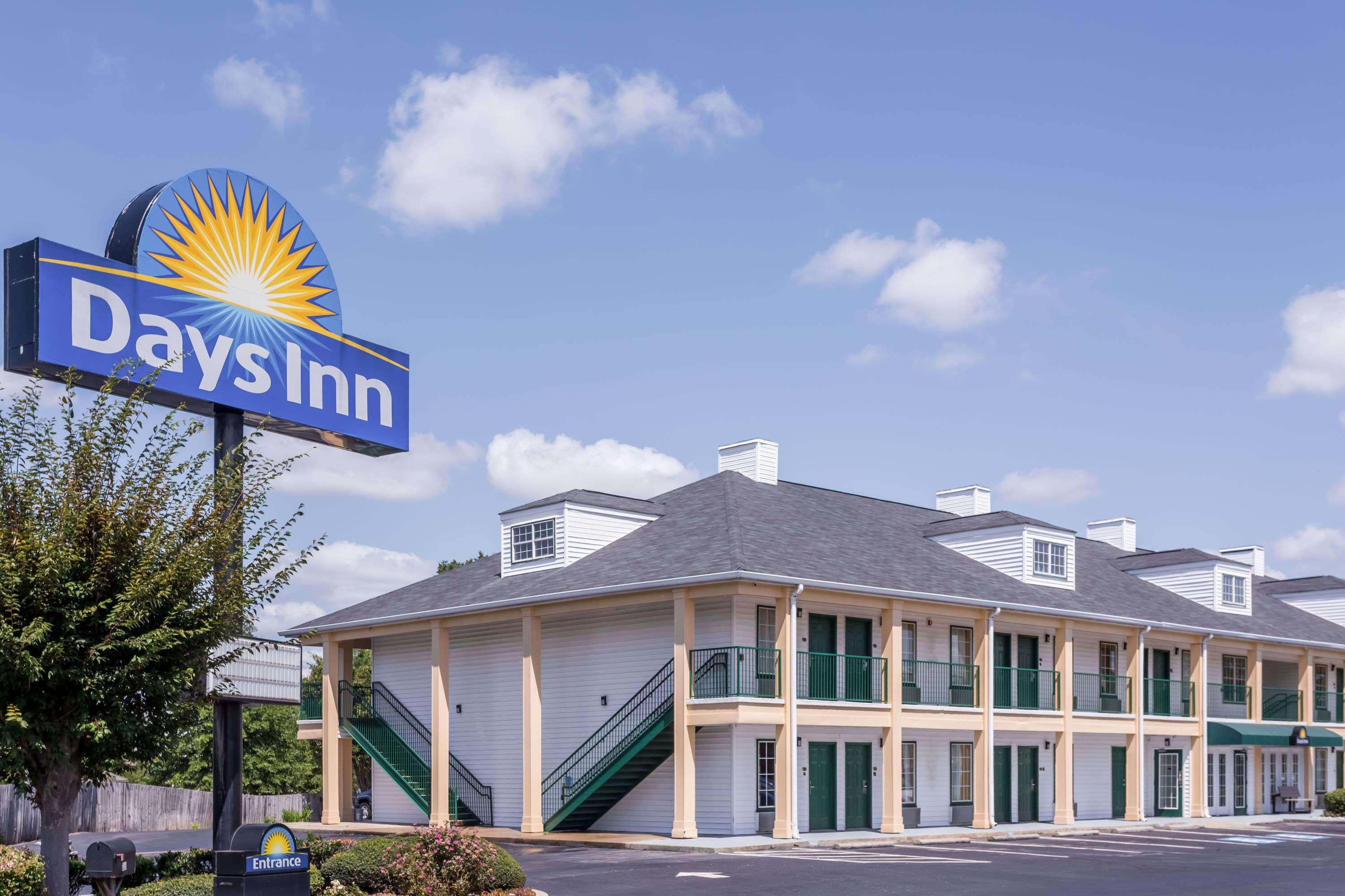 Days Inn By Wyndham Simpsonville Exterior photo